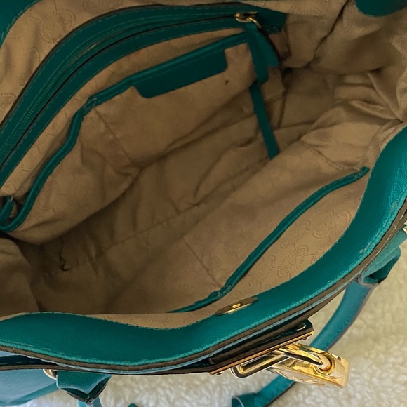 Authentic Michael kors large purse Aqua blue with beige interior and gold - Picture 6 of 7